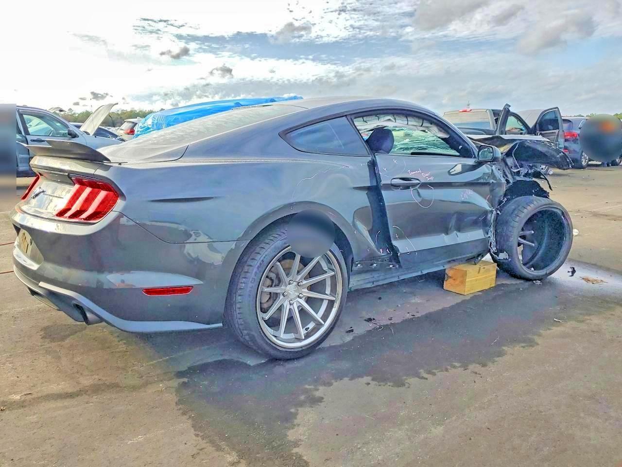 2018 Ford Mustang - Фото 3