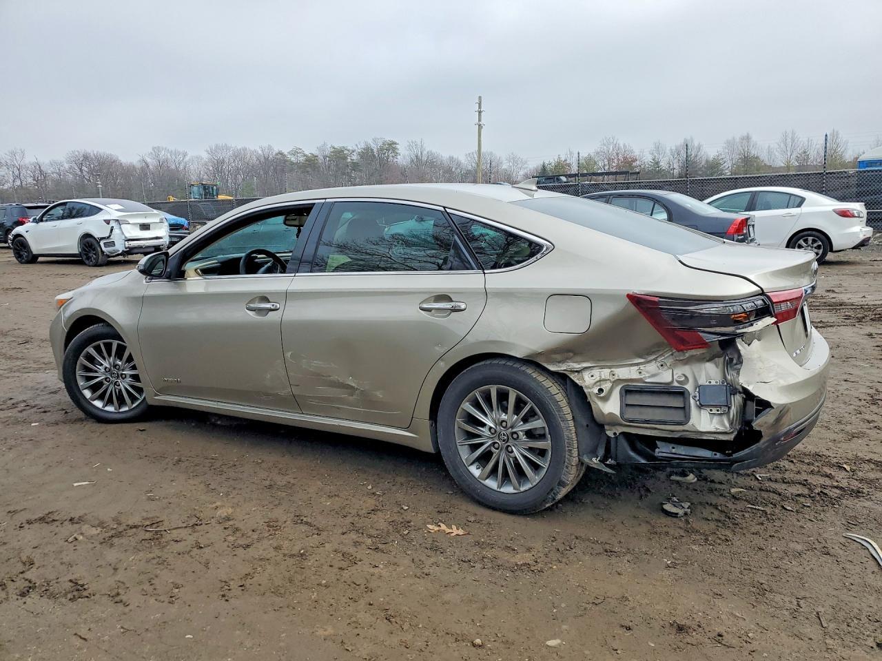 2016 Toyota Avalon Hybrid - Фото 2