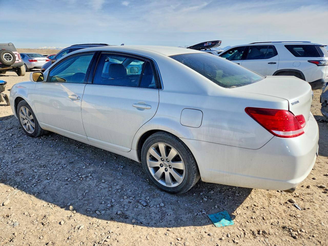 2005 Toyota Avalon Xls - Image 2
