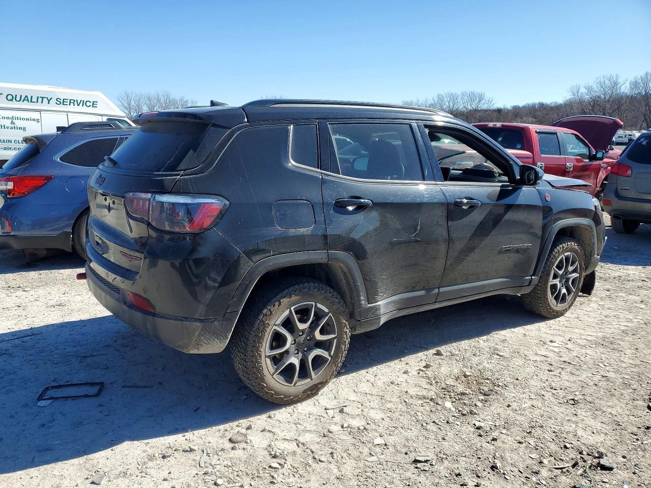 2024 Jeep Compass Trailhawk - Image 3