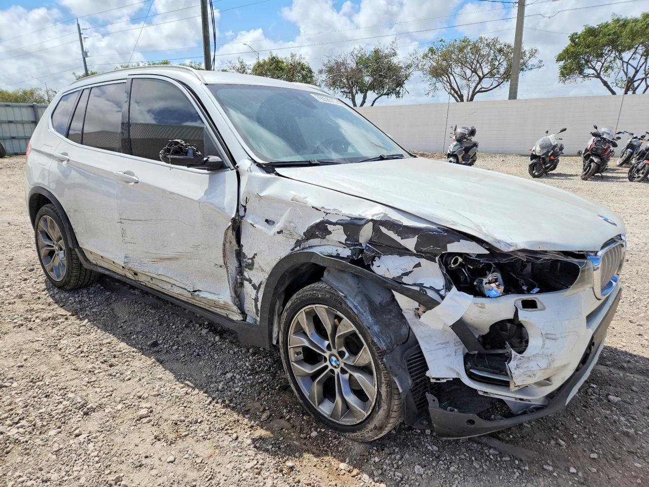 2017 BMW X3 xDrive28I - Фото 4