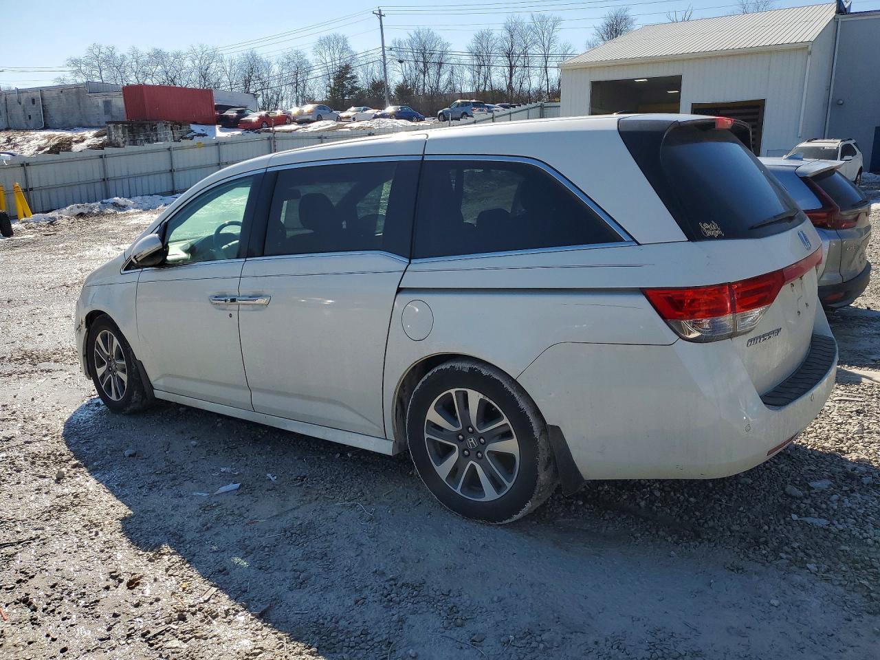 2016 Honda Odyssey Touring - Фото 2