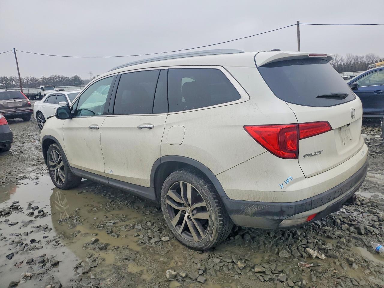 2018 Honda Pilot Elite - Image 2