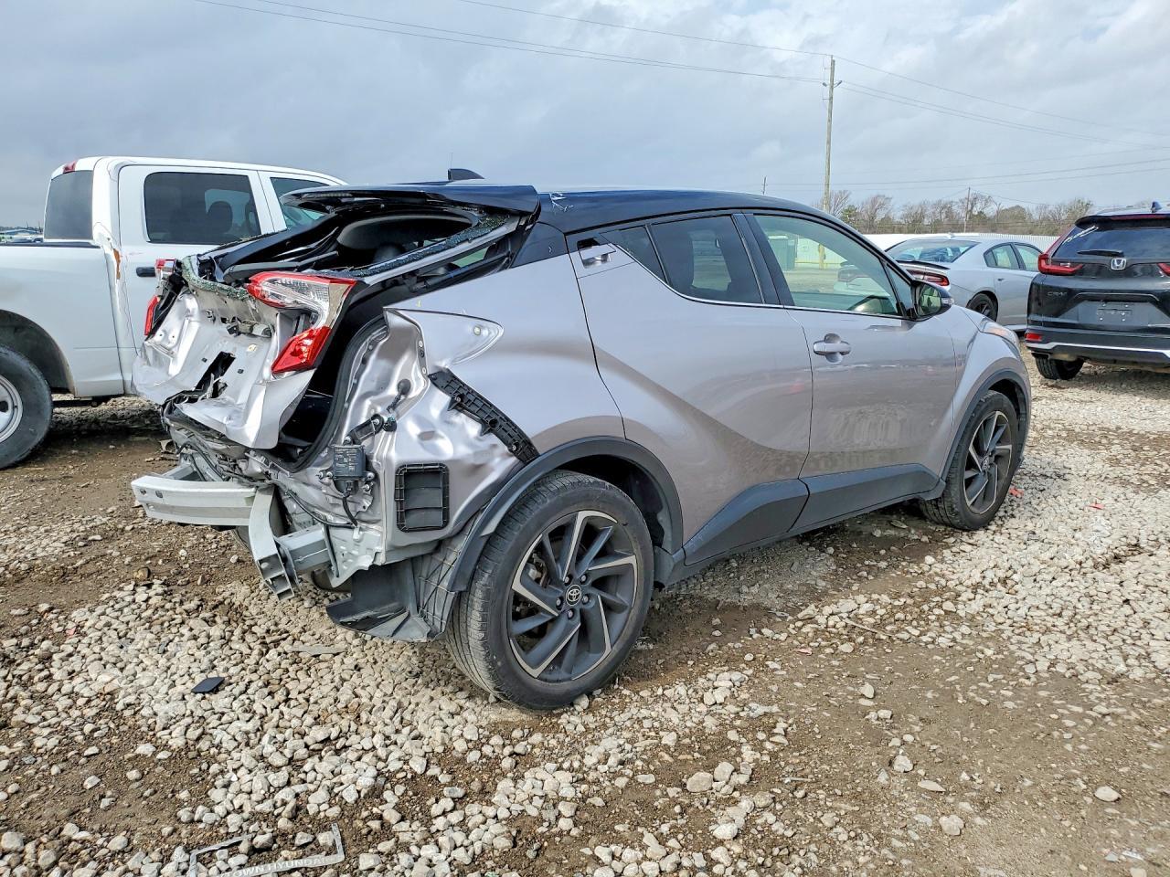 2020 Toyota C-Hr Xle - Image 3