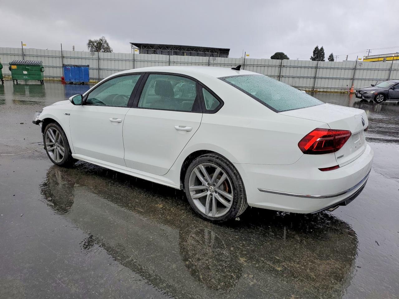 2018 Volkswagen Passat S - Фото 2