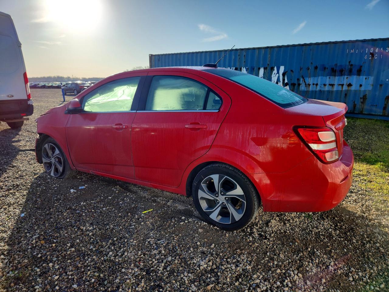 2019 Chevrolet Sonic Premier - Фото 2