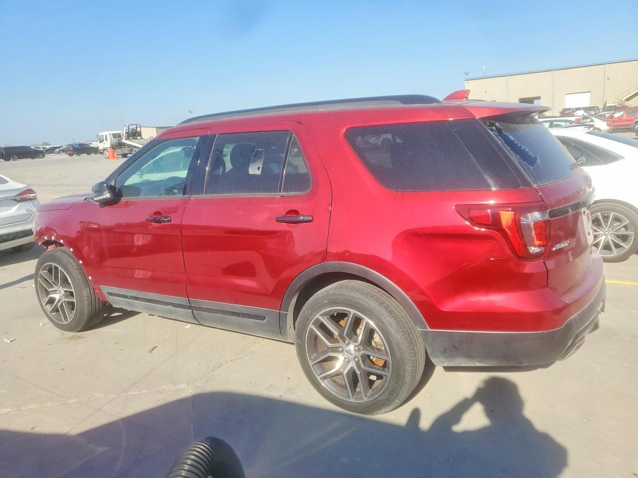 2016 Ford Explorer Sport - Фото 2