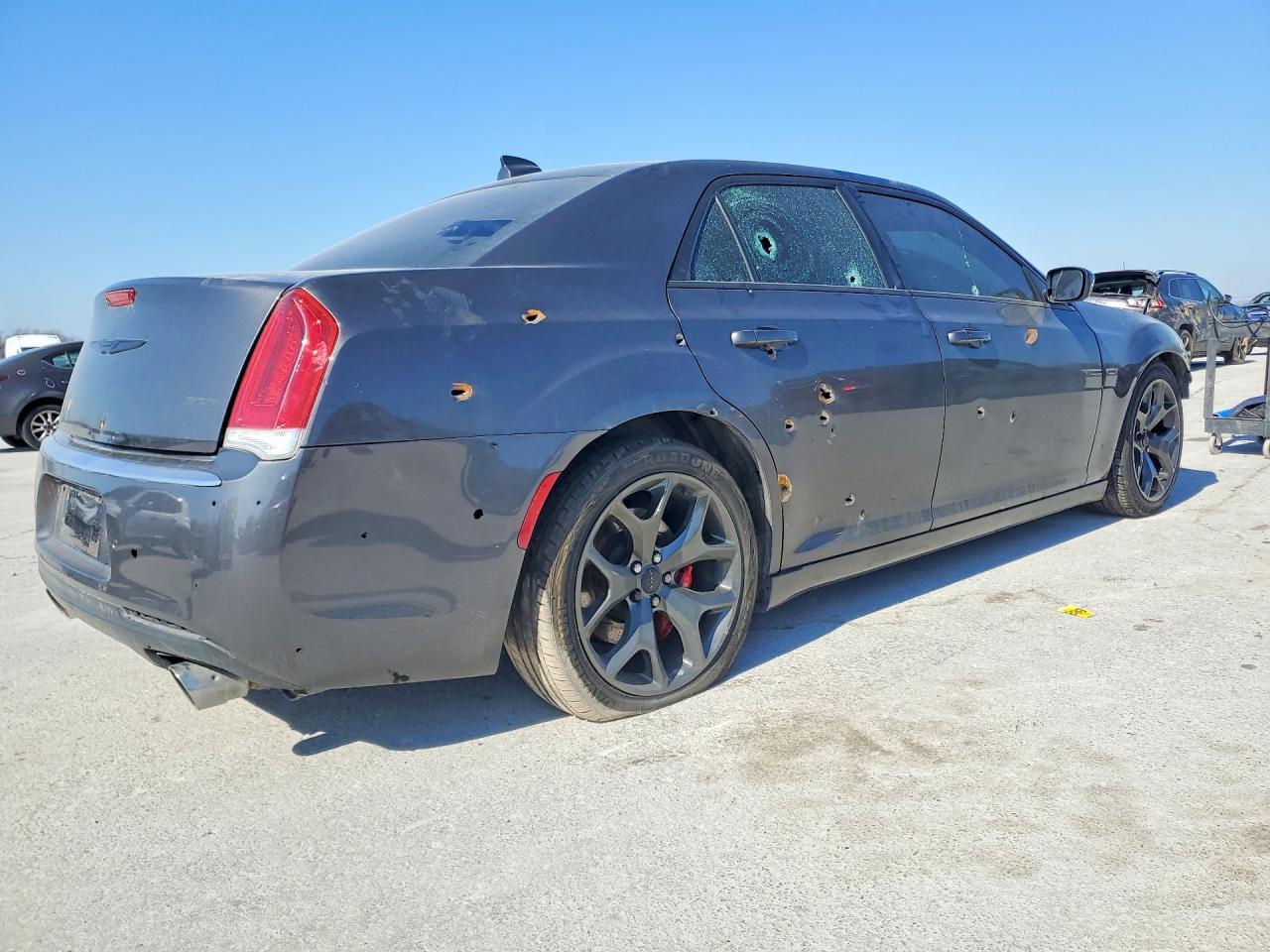 2019 Chrysler 300 Touring - Фото 3