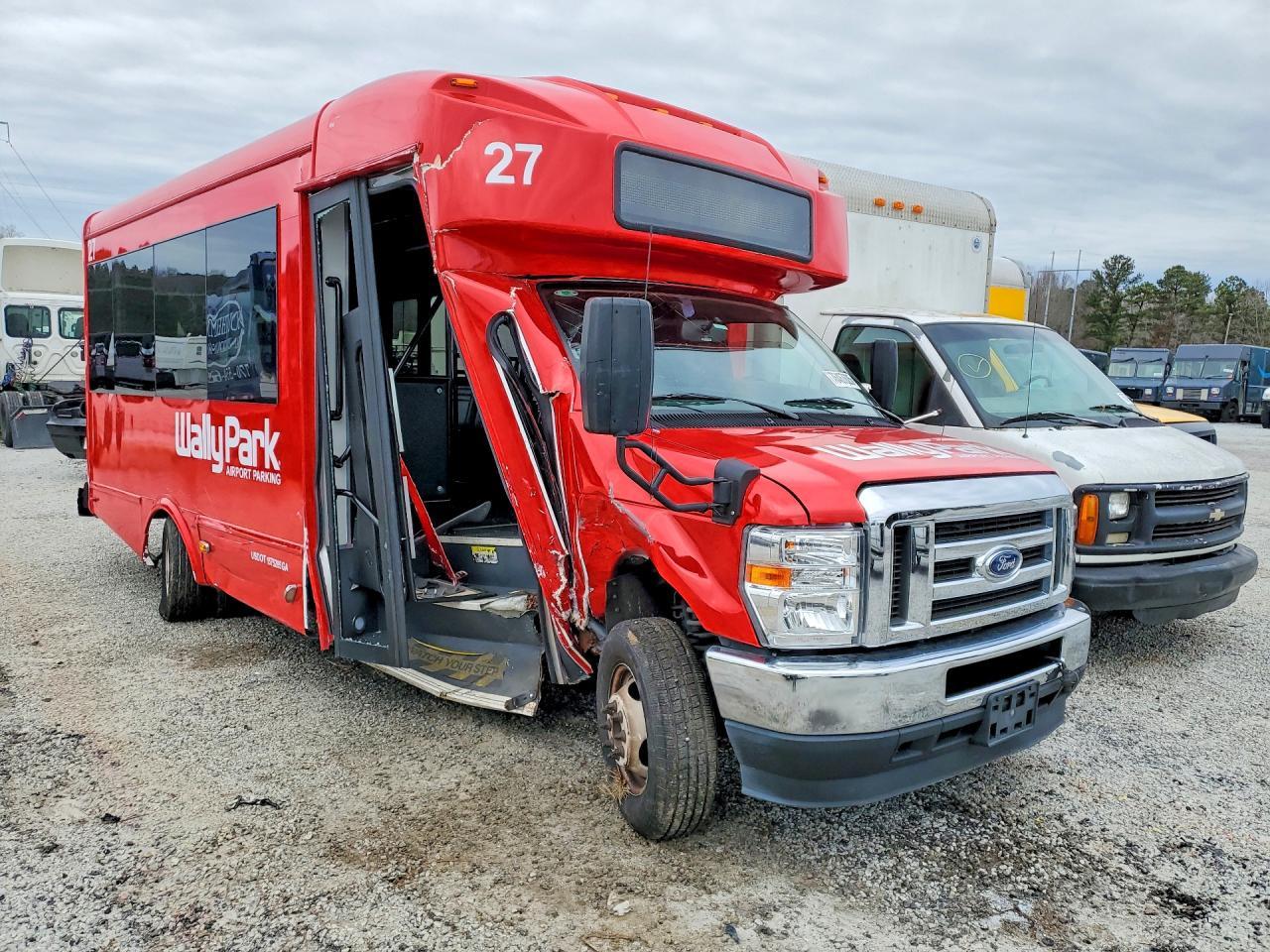 2025 Ford Econoline E450 Super Duty Cutaway Van - Фото 4