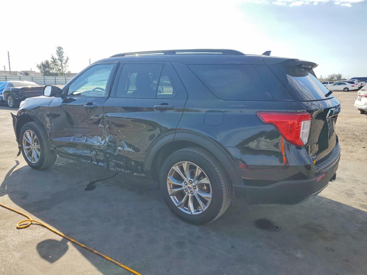 2024 Ford Explorer Xlt - Фото 2