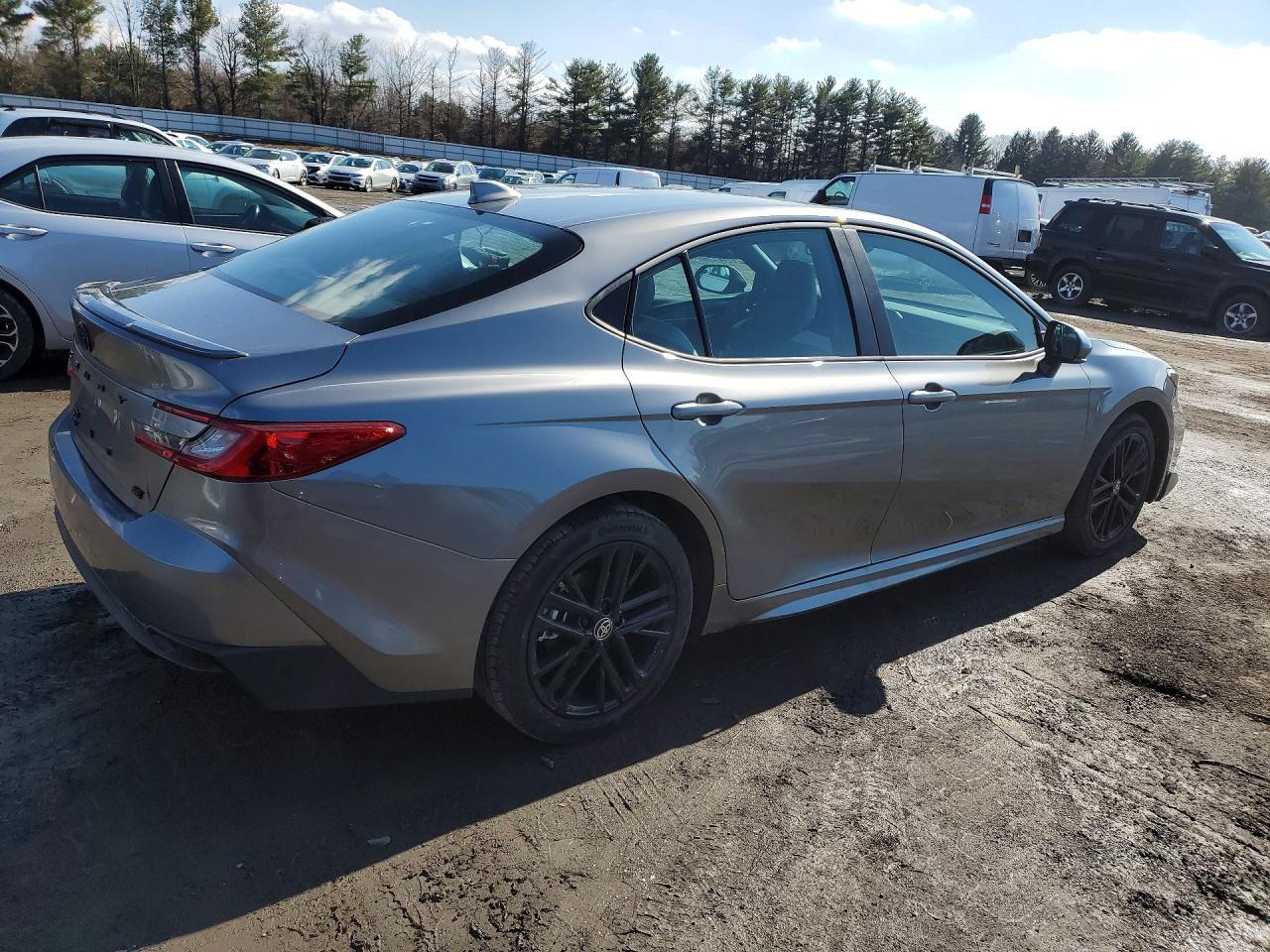 2026 Toyota Camry Se - Image 3