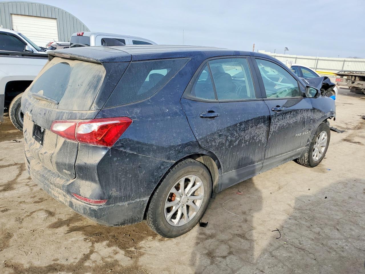 2020 Chevrolet Equinox Ls - Image 3