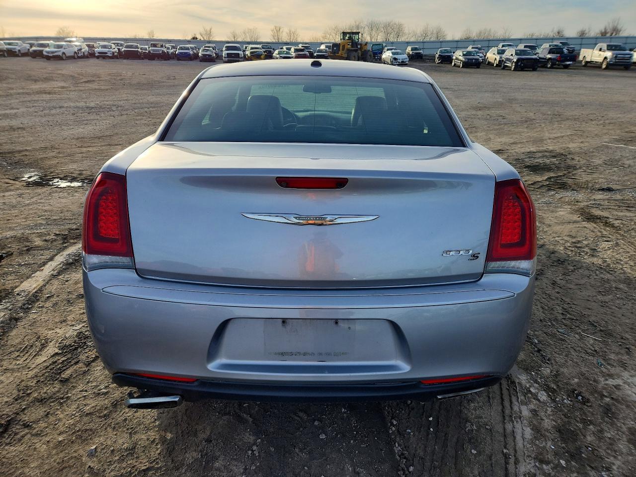 2017 Chrysler 300 S - Фото 6