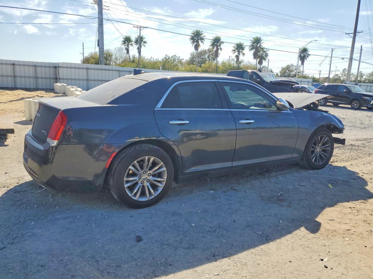 2017 Chrysler 300C - Фото 3