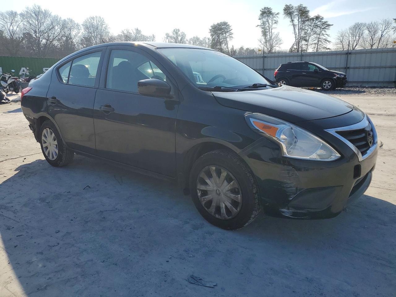 2017 Nissan Versa S - Фото 4