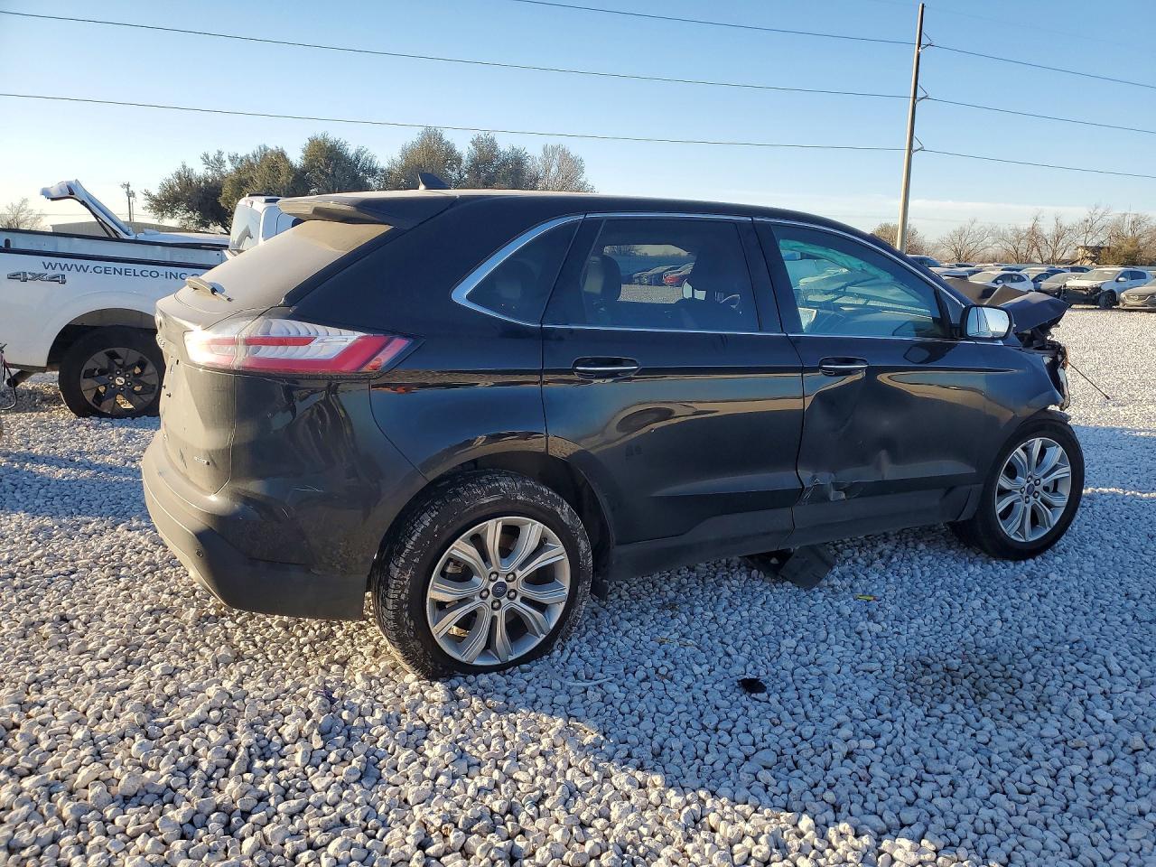 2022 Ford Edge Titanium - Фото 3