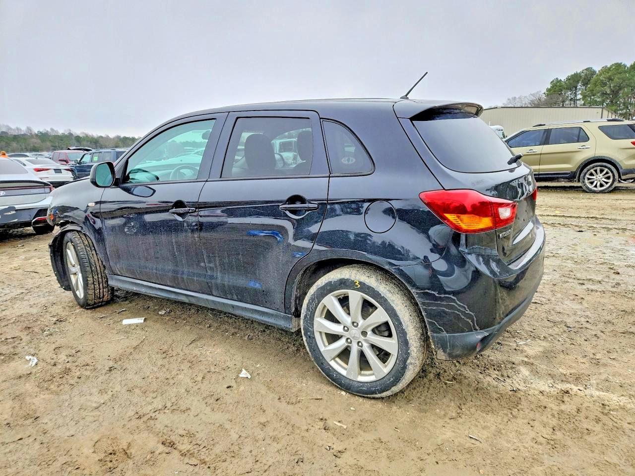 2015 Mitsubishi Outlander Sport Es - Image 2