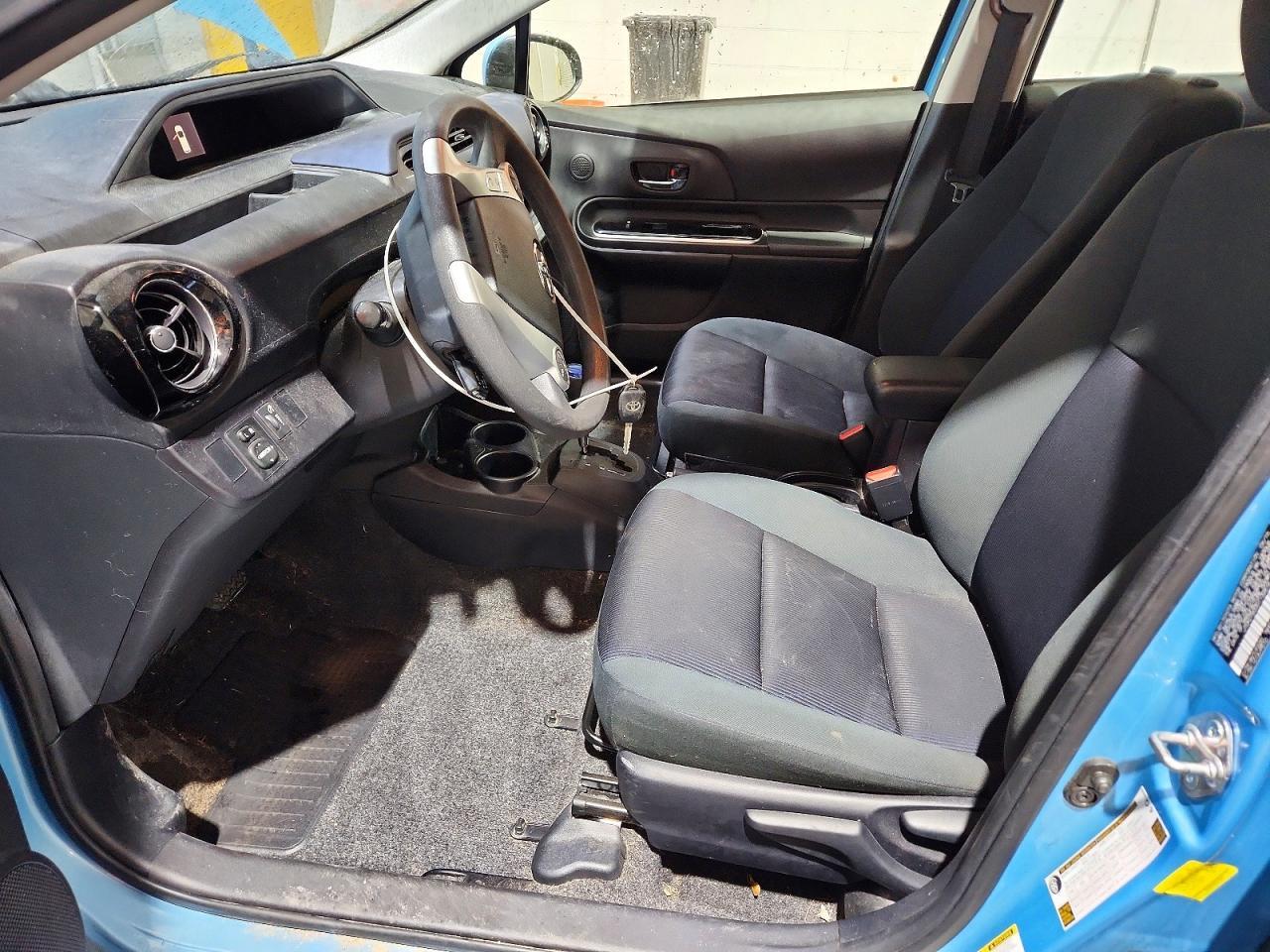 2016 Toyota Prius C Two - Фото 7