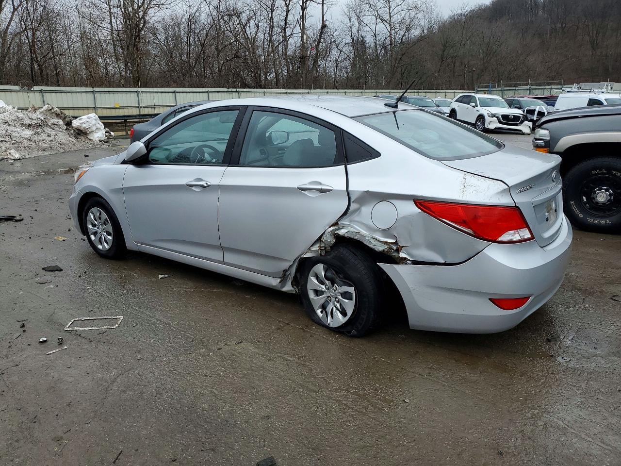 2017 Hyundai Accent Se - Фото 2