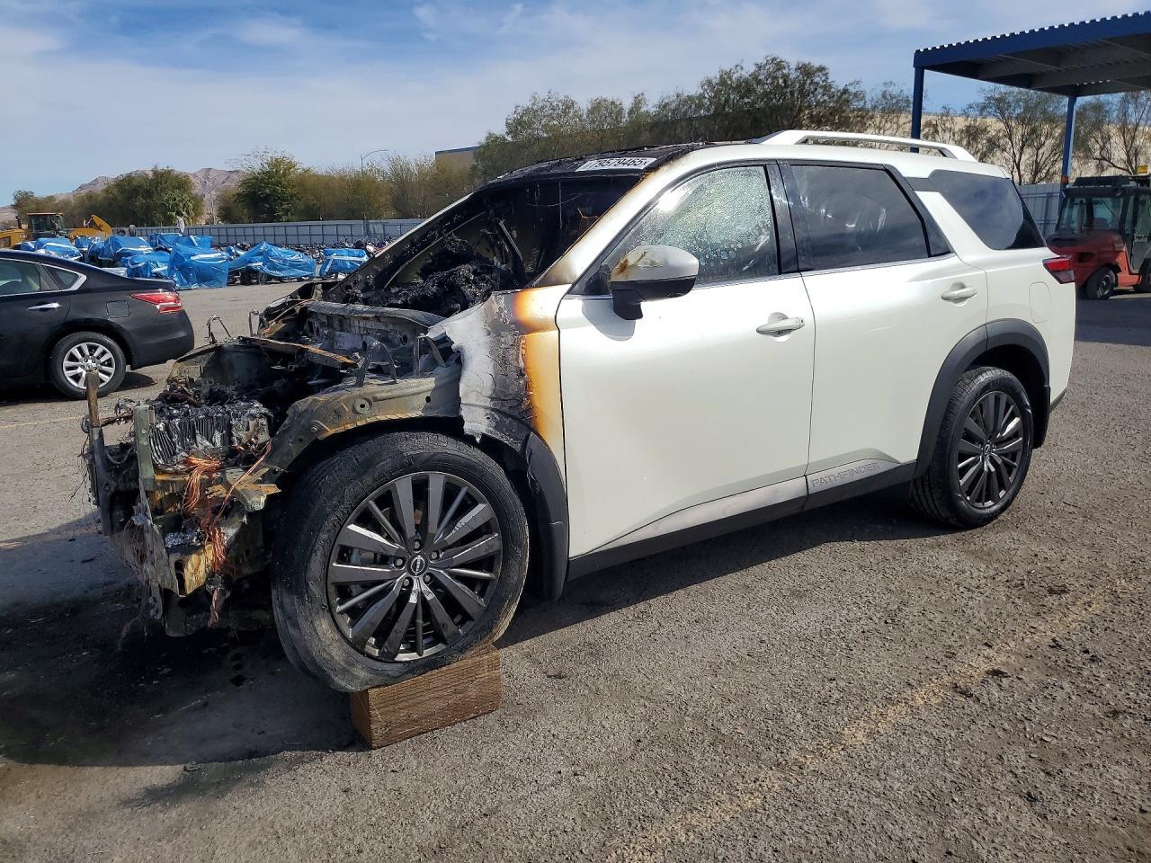 2022 Nissan Pathfinder Sl