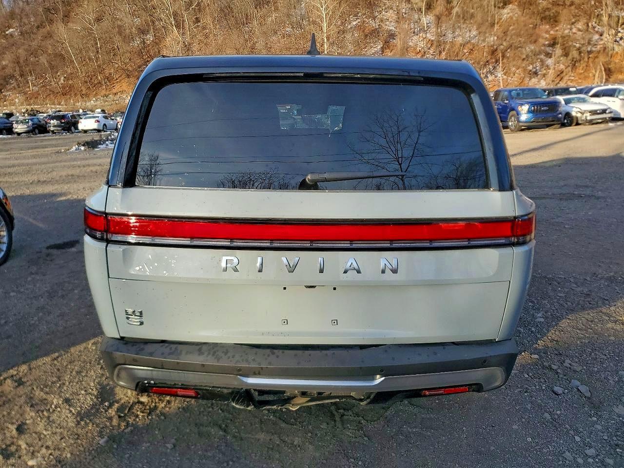 2025 Rivian R1S Adventure - Фото 6