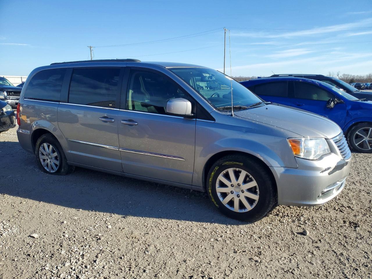 2016 Chrysler Town & Country Touring - Фото 4