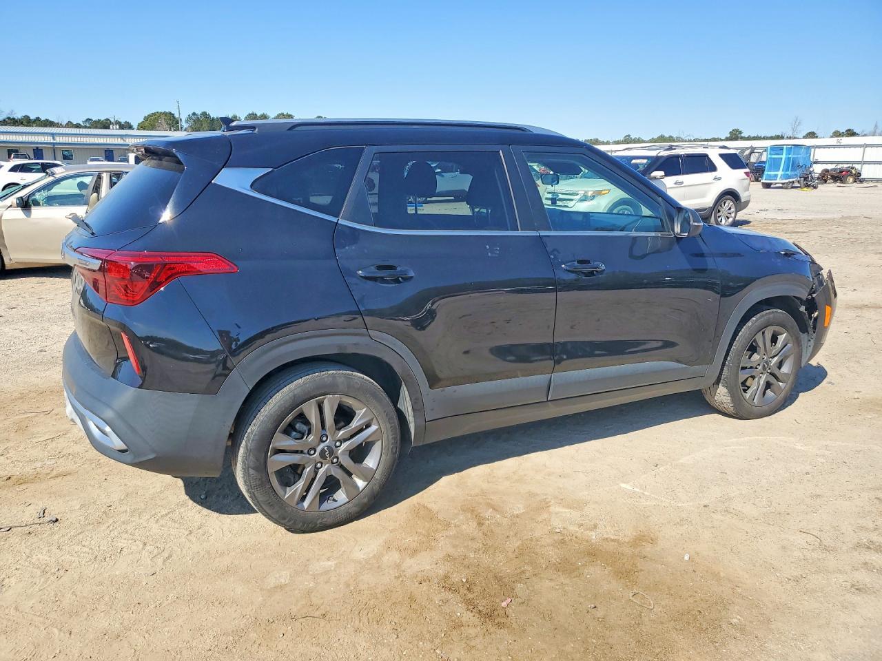 2023 Kia Seltos S - Image 3
