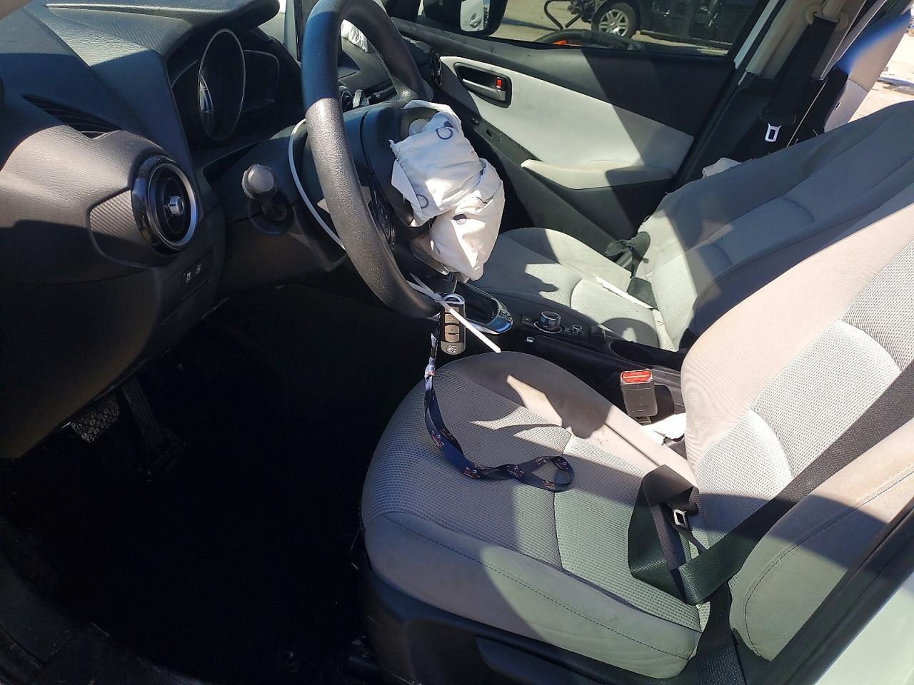 2019 Toyota Yaris L - Image 7