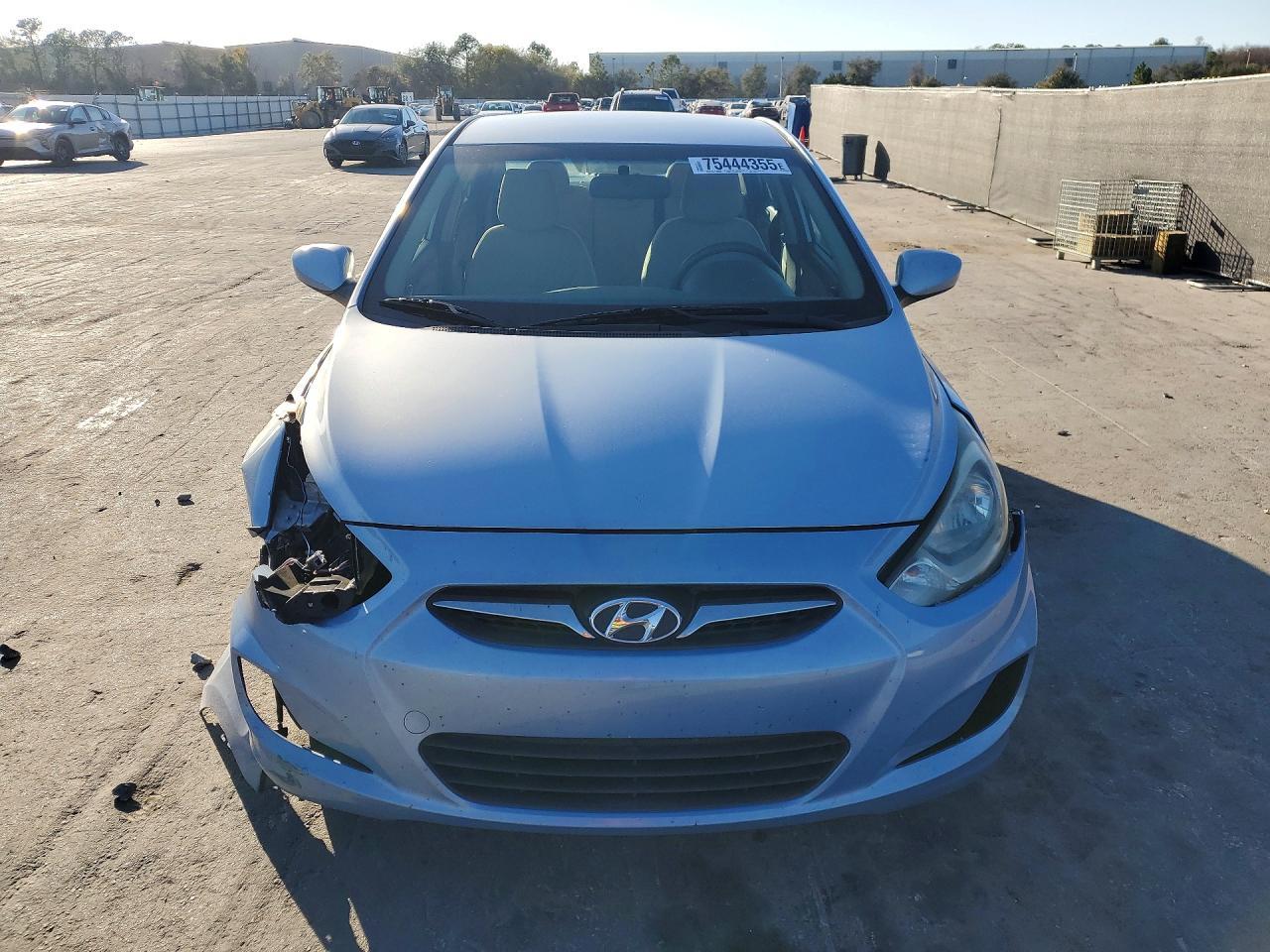 2013 Hyundai Accent Gls - Фото 5