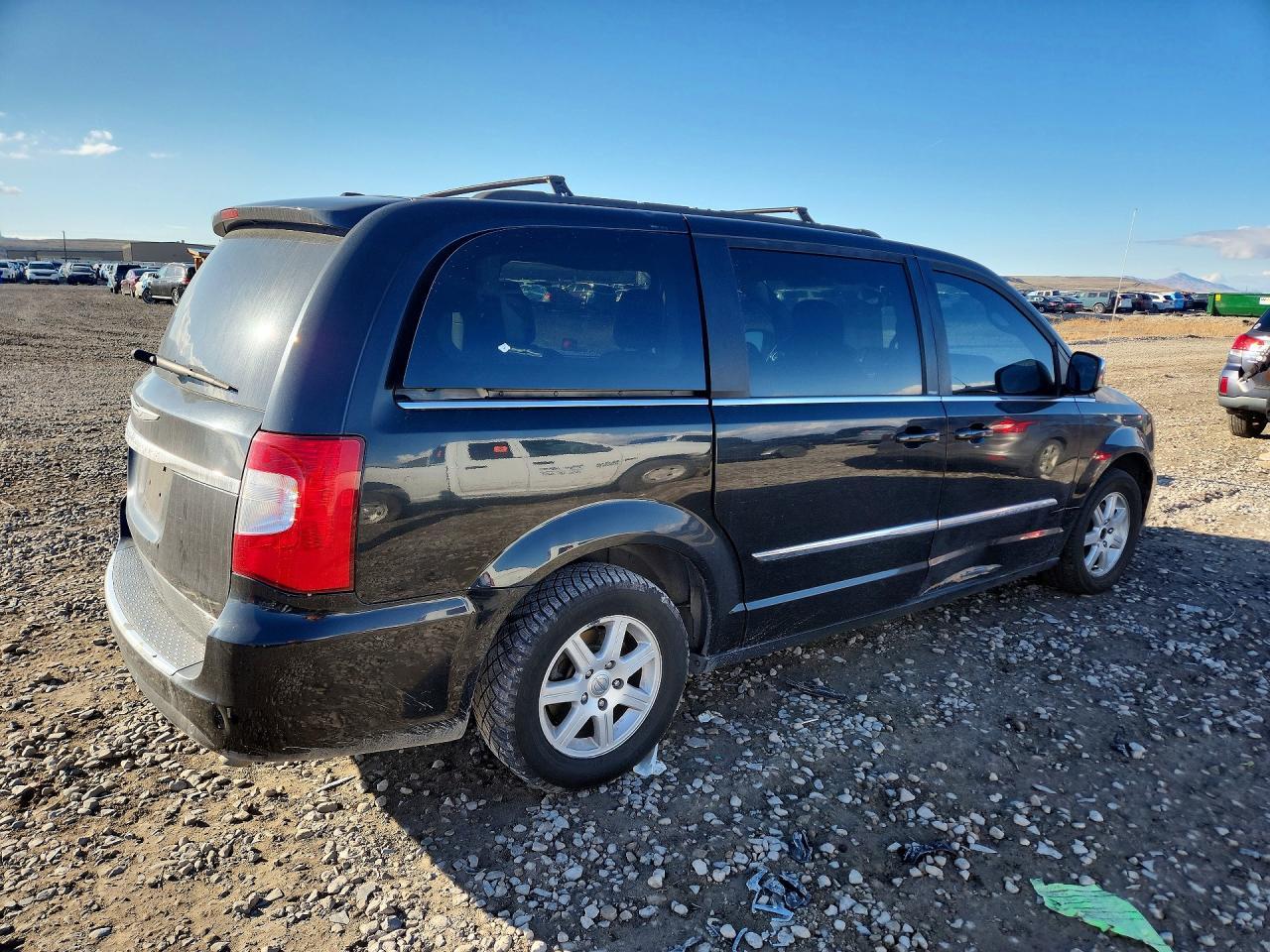 2012 Chrysler Town & Country Touring L - Фото 3