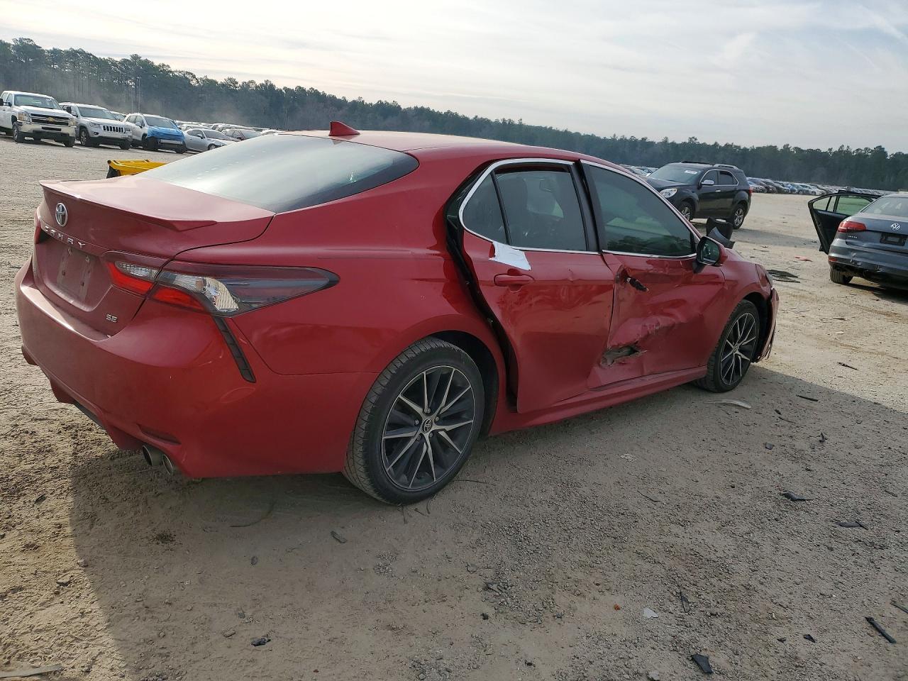 2022 Toyota Camry Se - Фото 3