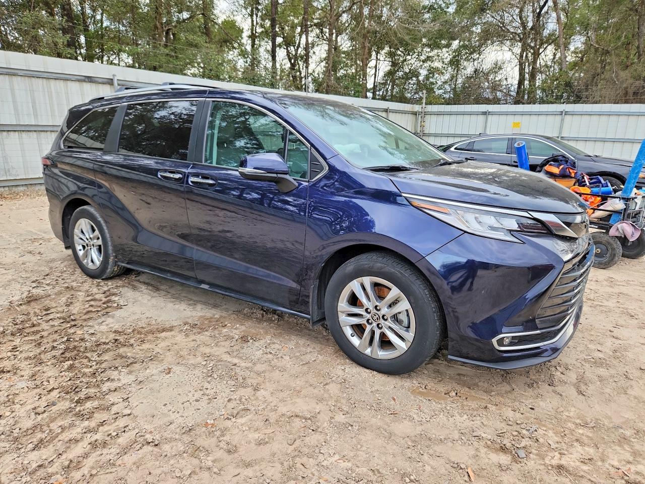 2024 Toyota Sienna Limited 7-Passenger - Фото 4