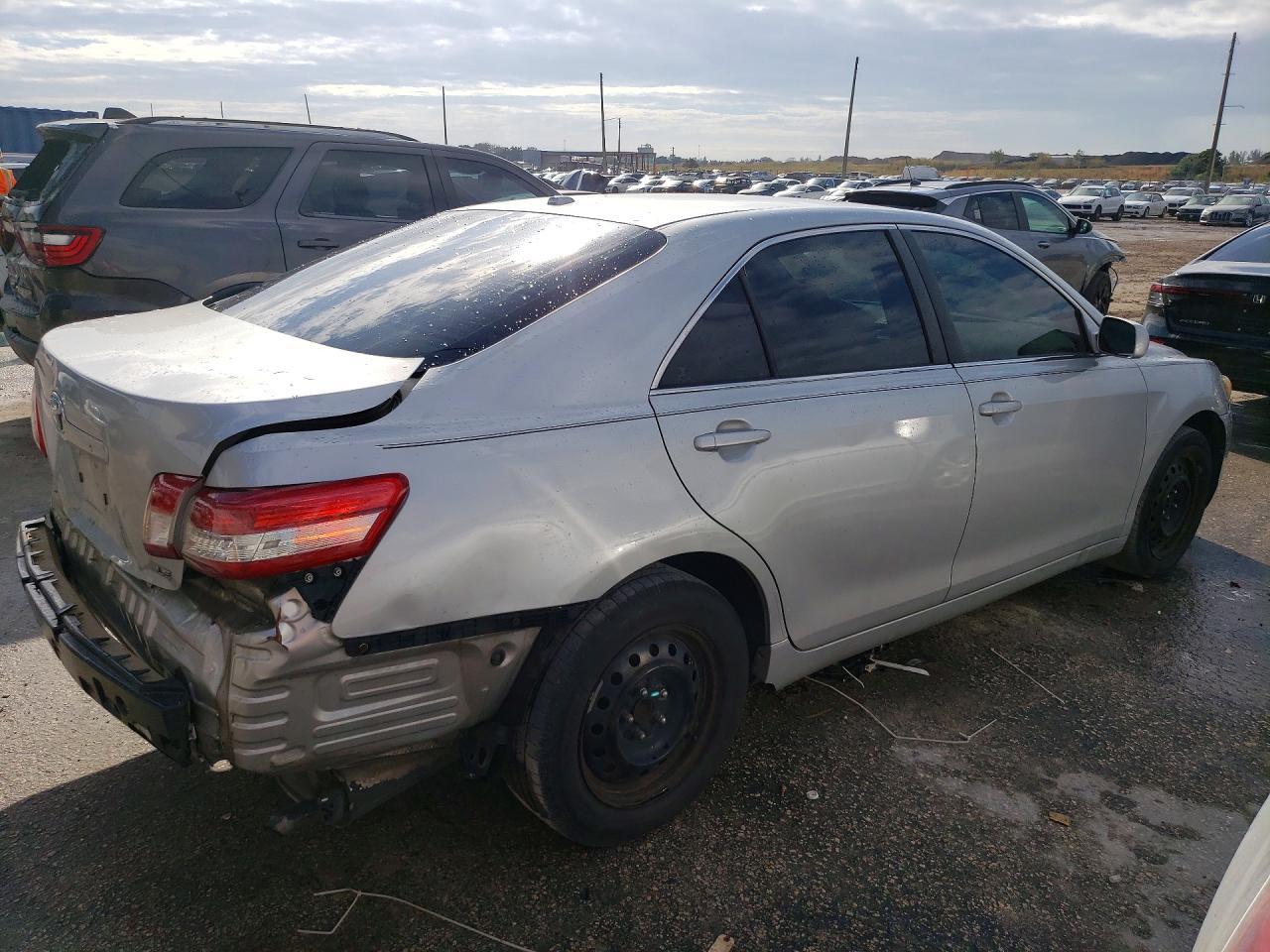2010 Toyota Camry - Image 3