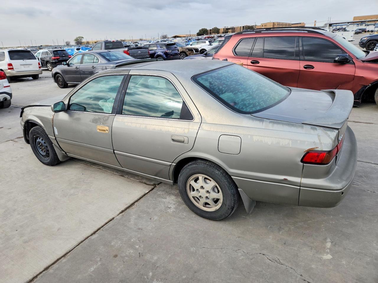 1999 Toyota Camry Le - Фото 2