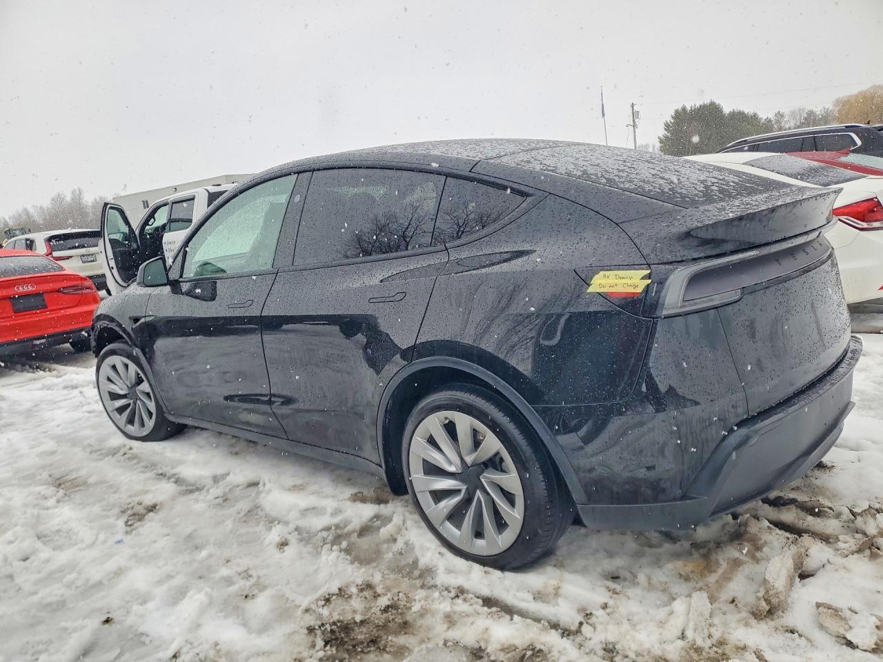 2026 Tesla Model Y - Фото 2