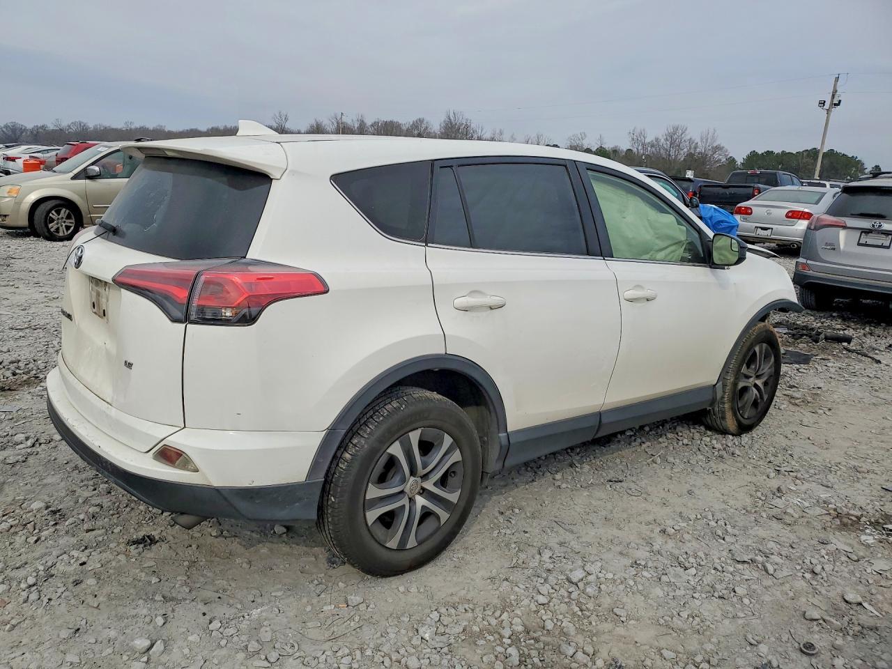 2018 Toyota Rav4 Le - Image 3