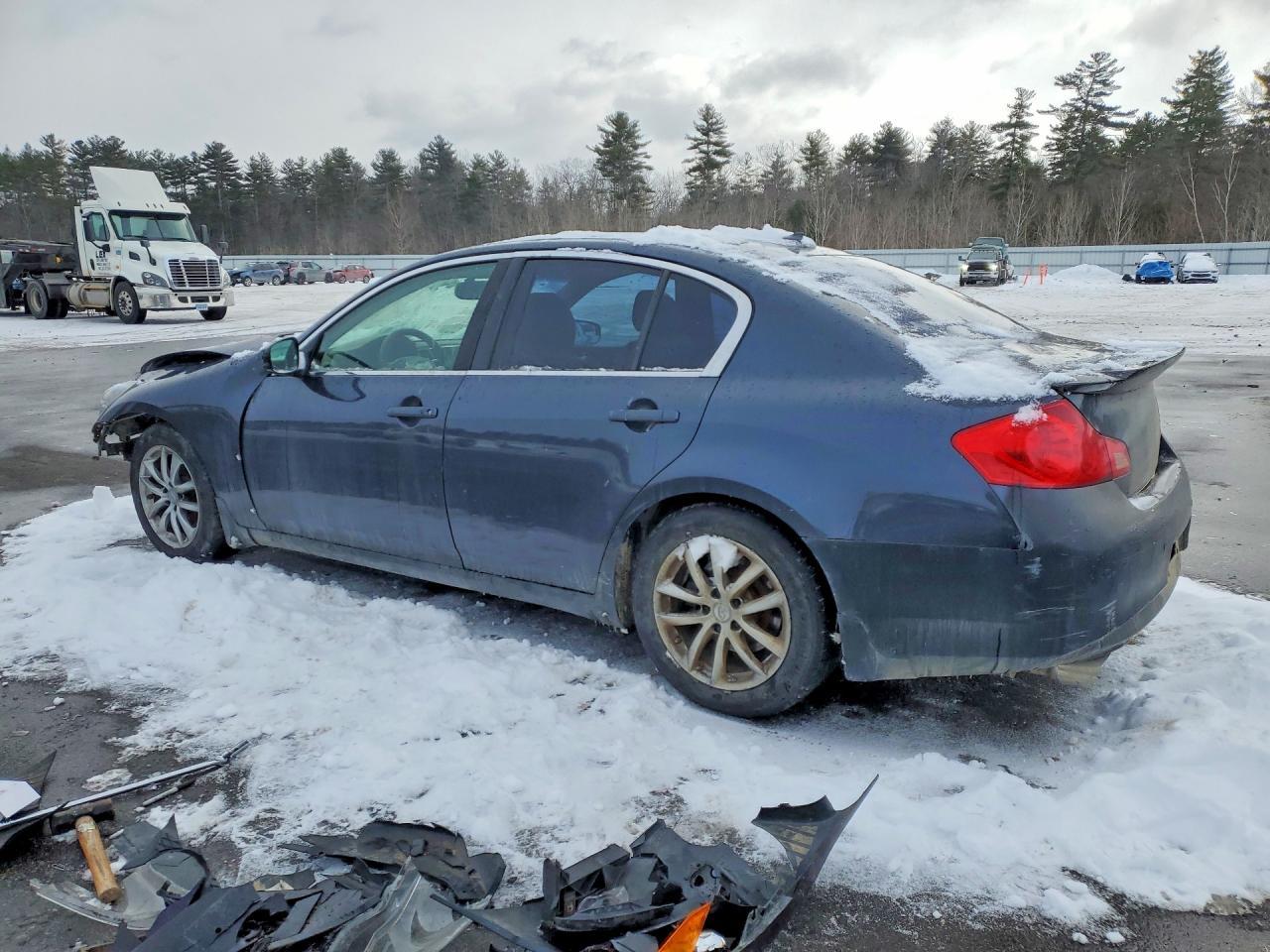 2011 Infiniti G37 Base - Image 2