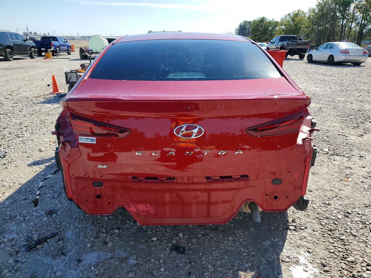 2019 Hyundai Elantra Se - Image 6
