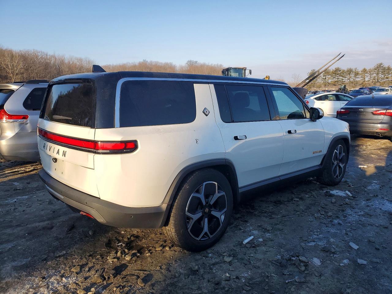 2023 Rivian R1S Adventure - Image 3