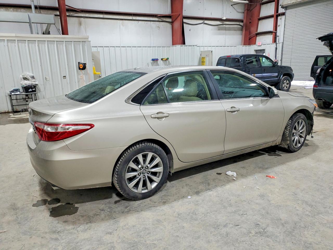 2016 Toyota Camry Xse - Фото 3