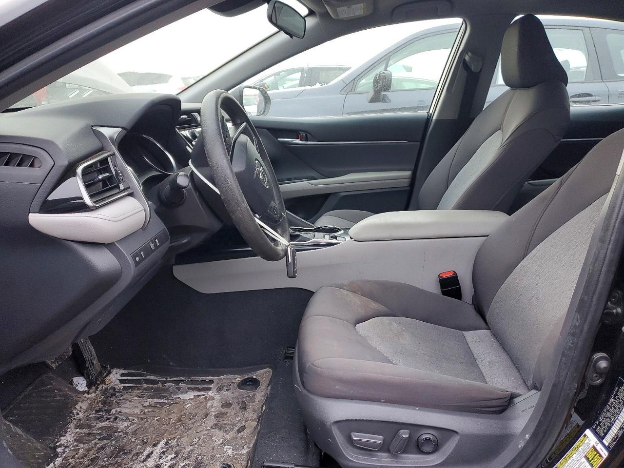 2020 Toyota Camry Le - Фото 7