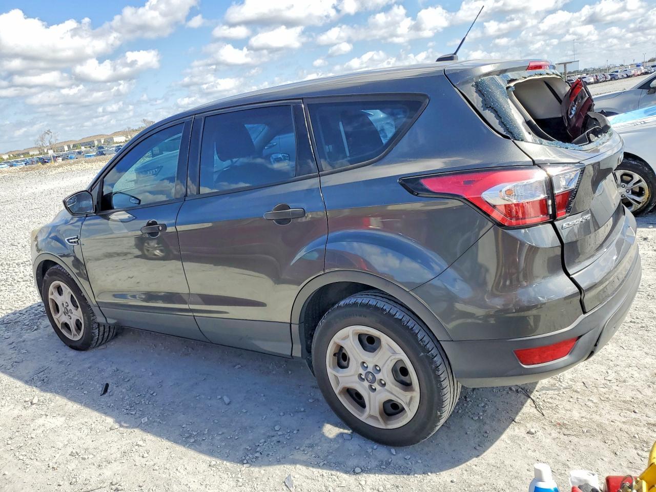 2017 Ford Escape S - Фото 2