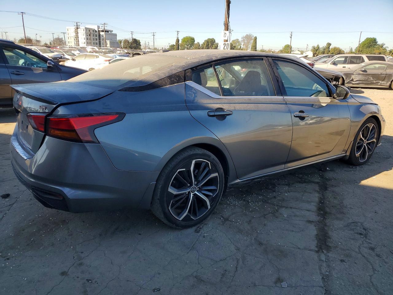 2023 Nissan Altima Sr - Image 3