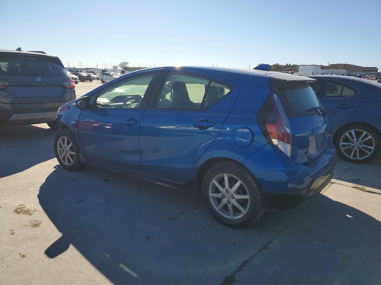 2017 Toyota Prius C - Image 2