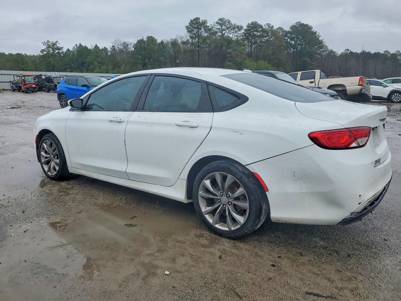 2015 Chrysler 200 S - Image 2