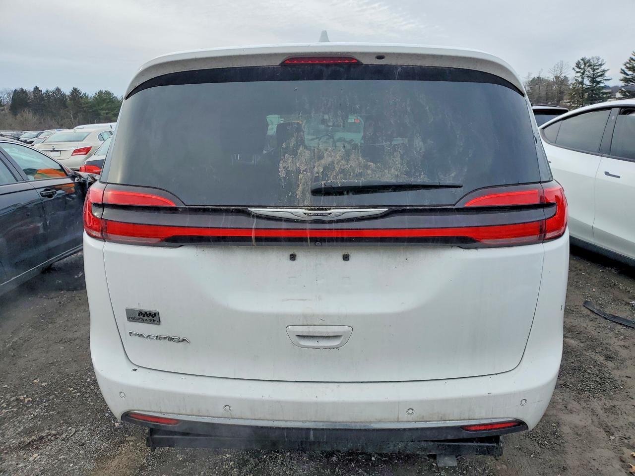 2022 Chrysler Pacifica Touring L - Image 6