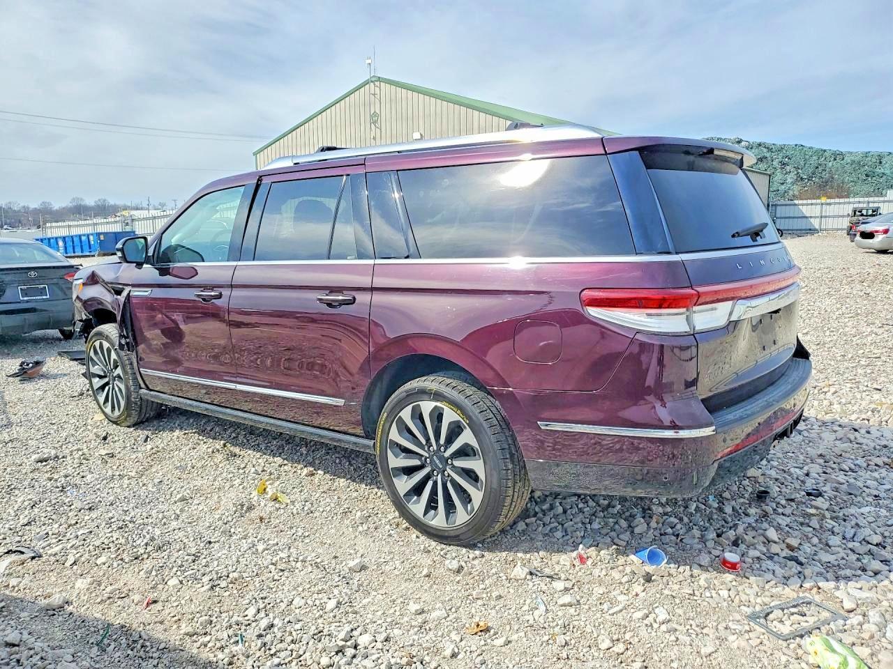 2023 Lincoln Navigator L Reserve - Image 2