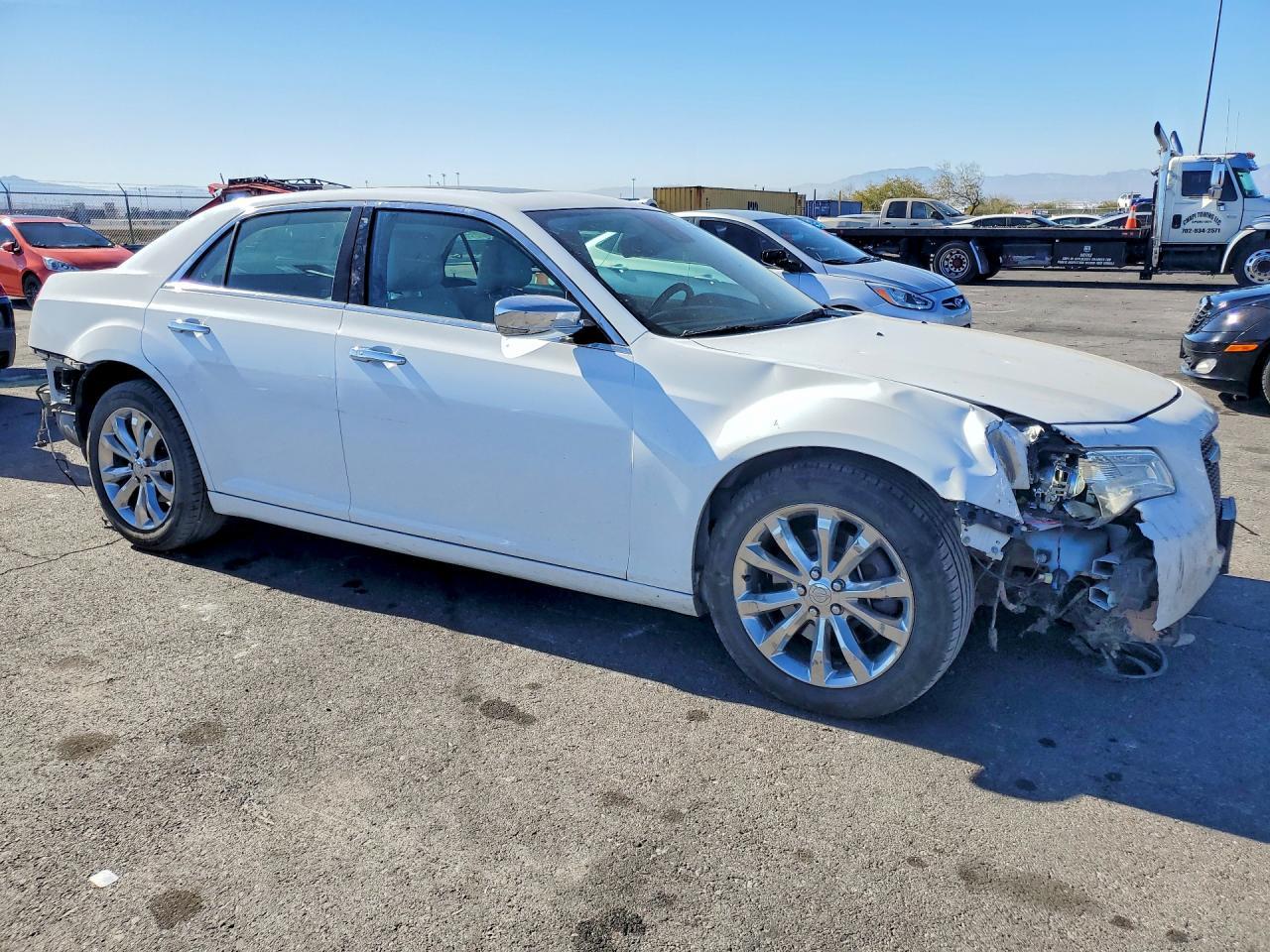 2017 Chrysler 300C - Фото 4
