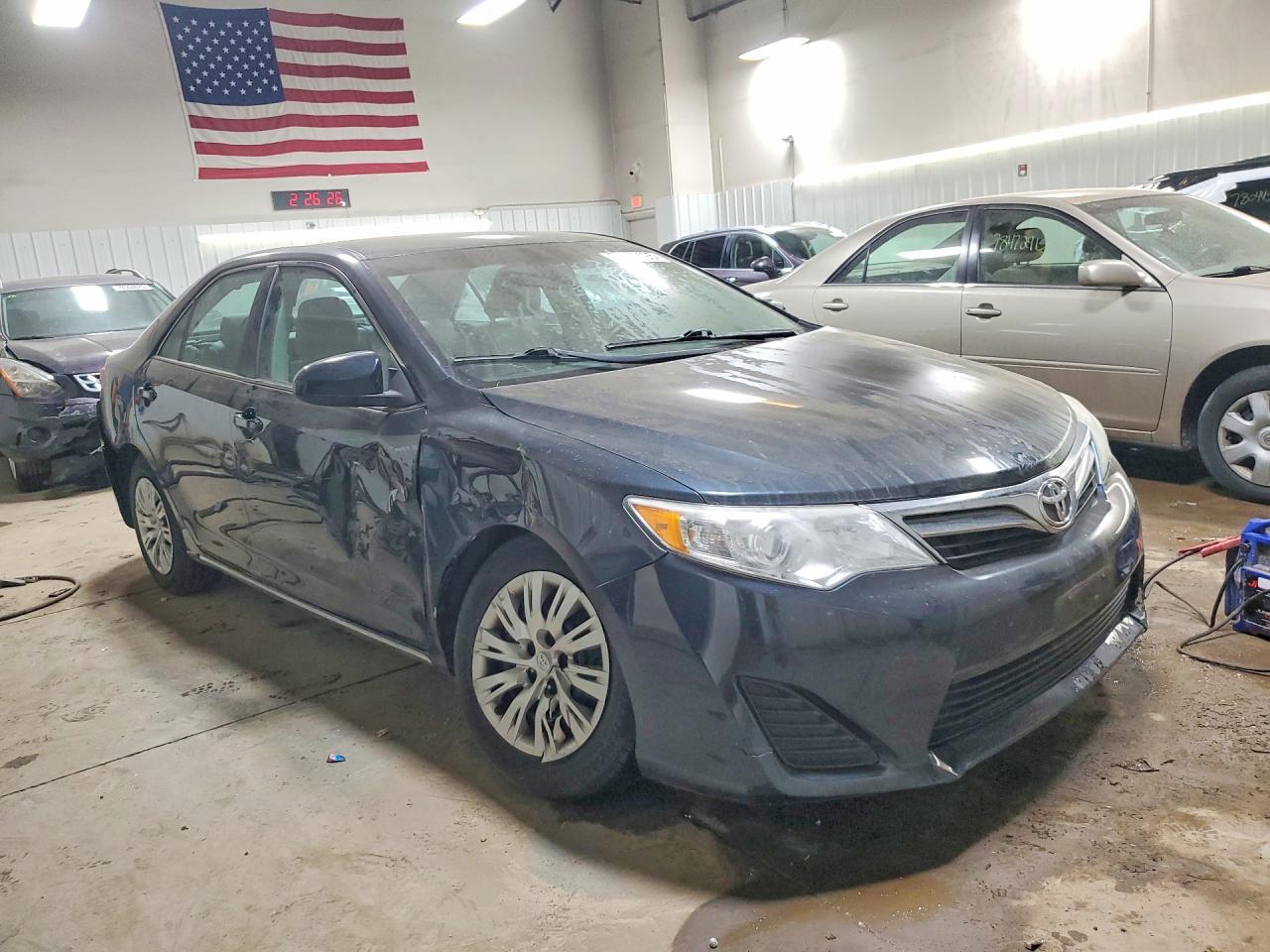 2014 Toyota Camry Le - Image 4