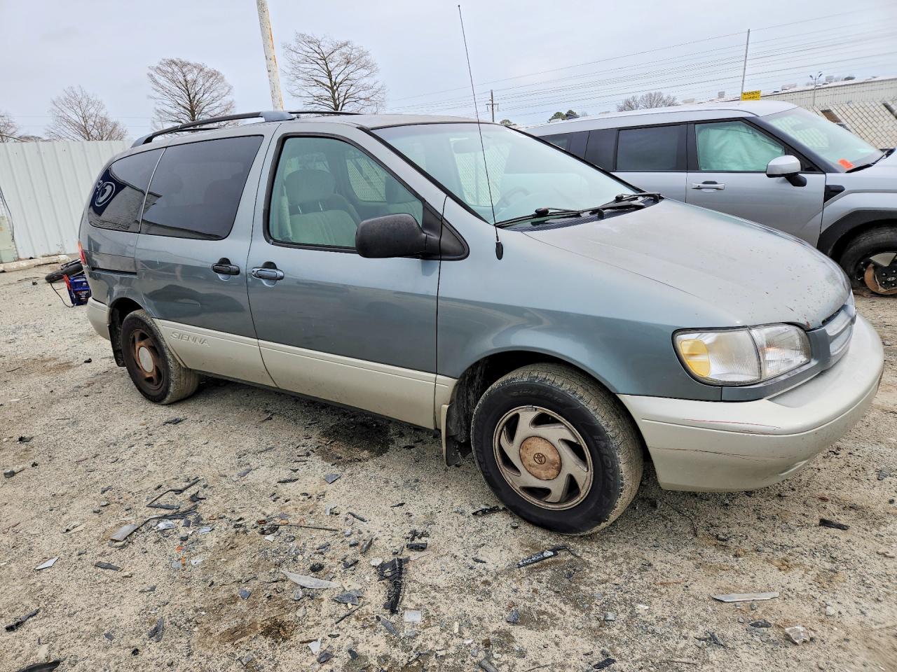 2000 Toyota Sienna Le - Фото 4
